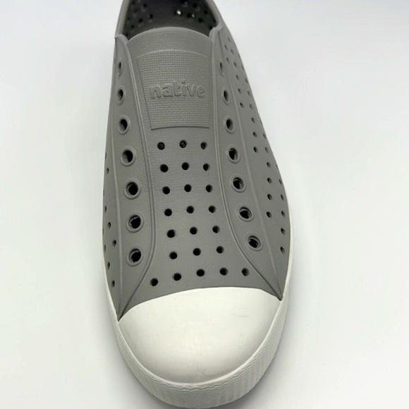Native - Jefferson Grey And White Lightweight Water Shoe Size M 9 And W11 - Picture 11 of 15
